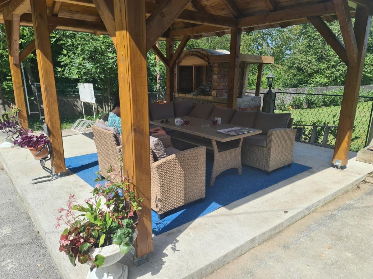 Apartamento Nikol Karlovac Exterior foto